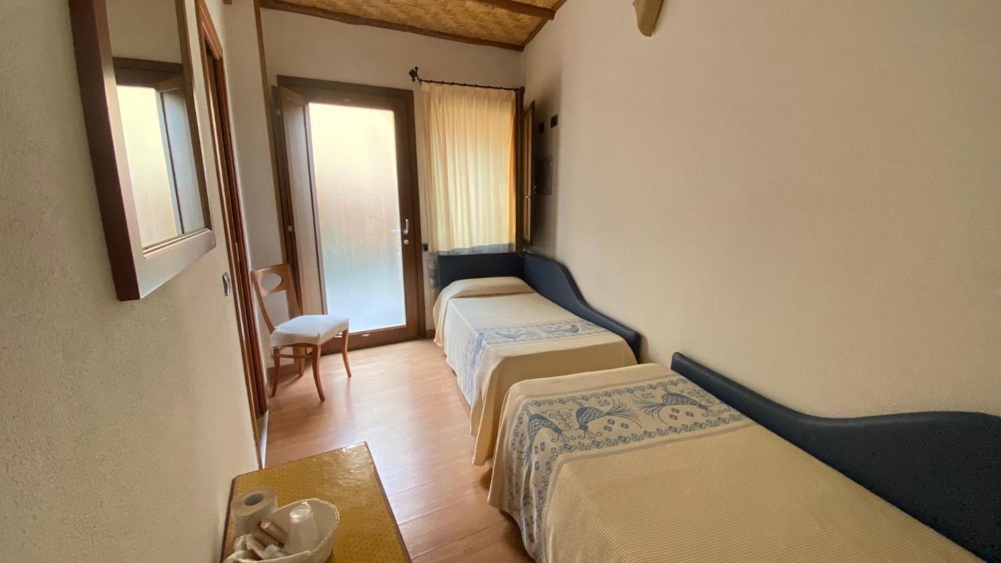 Hotel Villa Canu カブラス エクステリア 写真